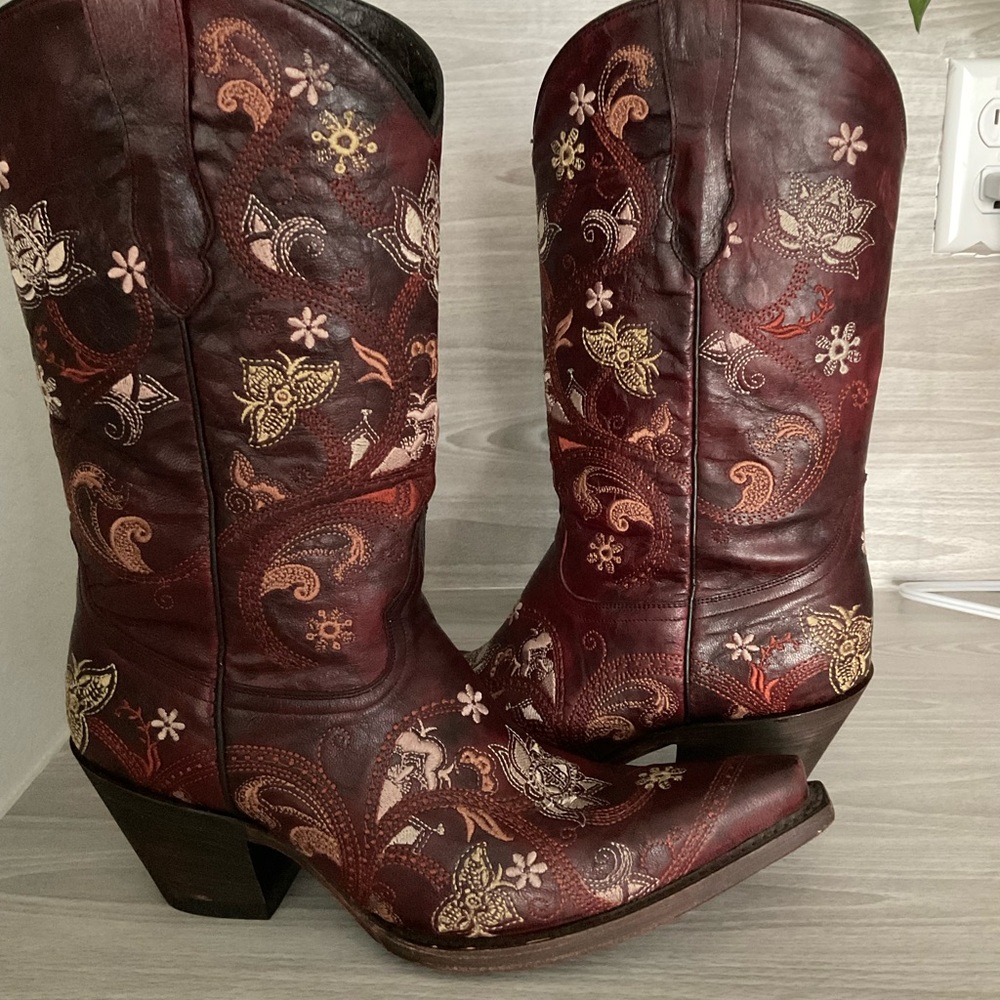 9B cowgirl boots